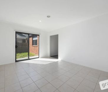 “REFURBISHED FAMILY HOME IN PAKENHAM” - Photo 1