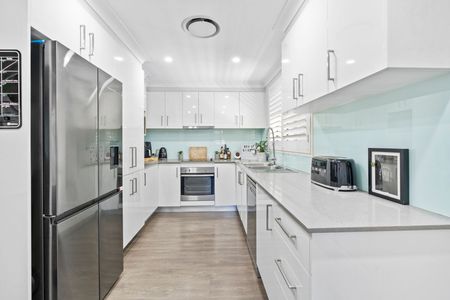 Perfect Family Home - Photo 3