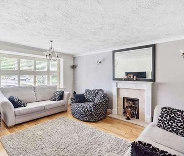 Linden Way, Peatmoor, SN5 - Photo 2