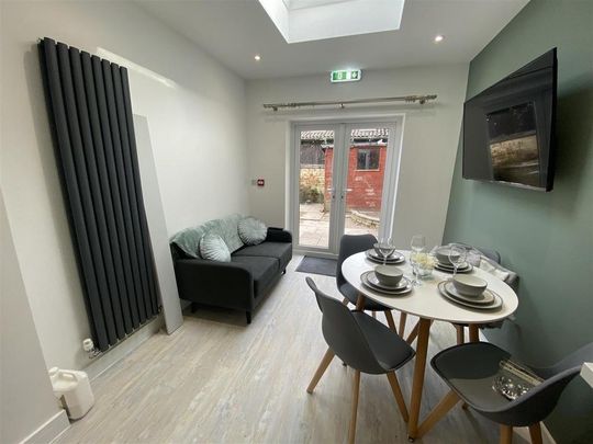 1 bedroom in a house share to rent - Photo 1