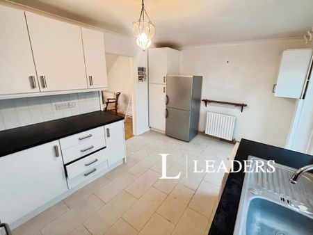 2 bedroom semi-detached house to rent - Photo 5