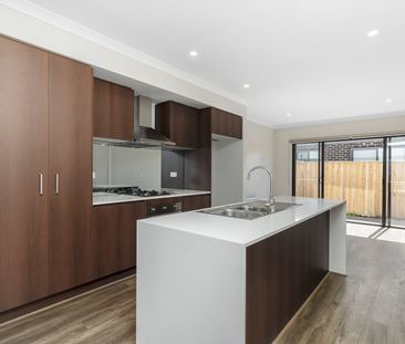 20 Adenmore Circuit, Deanside VIC 3336 - Photo 2