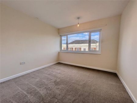 3 bedroom flat to rent - Photo 4
