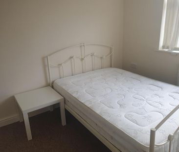 3 bedroom end of terrace house to rent - Photo 1