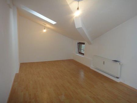 Charmante, gemütliche 2,5-Zimmer-Altbau-DG-Wohnung in Rheinnähe für junge Leute - Photo 4