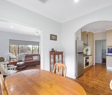 IDEALLY LOCATED, BEAUTIFUL HOME - Photo 5