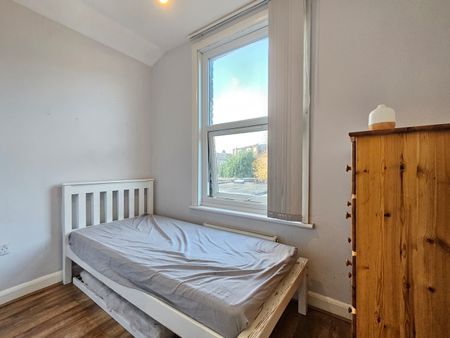 4 Bed Terraced House, Beechfield Road, N4 - Photo 2