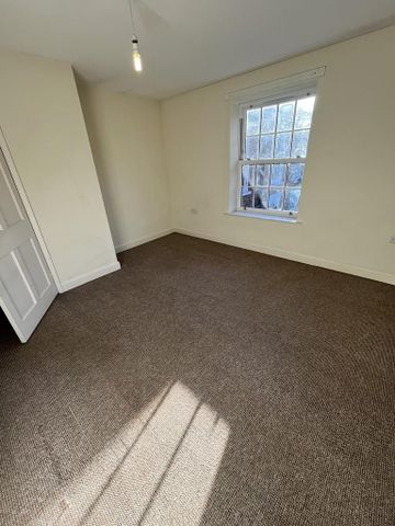 4 bedroom semi-detached house to rent - Photo 3