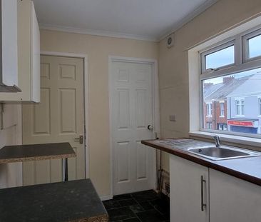 3 bedroom flat to rent - Photo 2