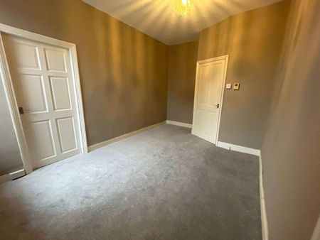 3 bedroom flat to rent - Photo 3