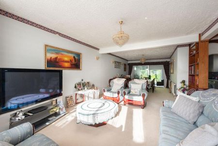 3 bedroom semi-detached house to rent - Photo 3