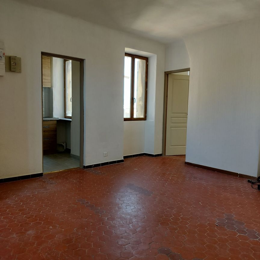 Appartement 2 pièces 40m2 MARSEILLE 8EME 750 euros - Photo 1