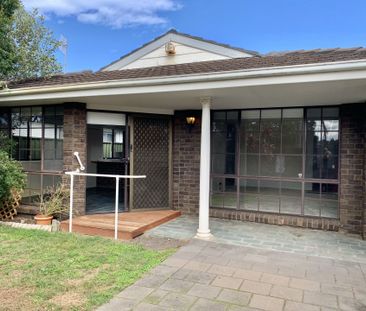 Spacious Villa with Fenced Courtyard - Photo 6