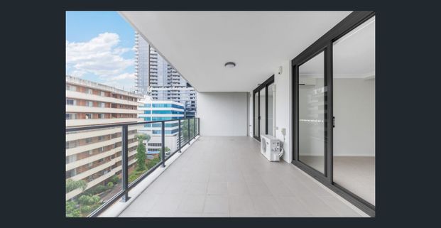 Luxury One-Bedroom Apartment with New Oven and Carpet. - Photo 1