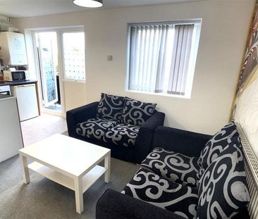 3 bedroom maisonette to rent - Photo 2