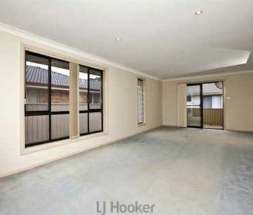 Neat & Tidy home in Prime location - Photo 2
