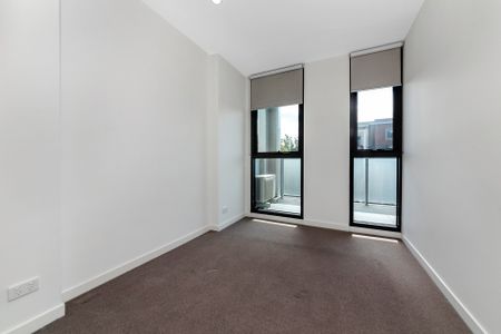 This intelligently designed apartment will hold great appeal! - Photo 5