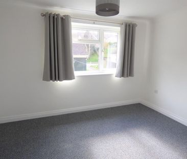 2 bedroom end of terrace house to rent - Photo 3