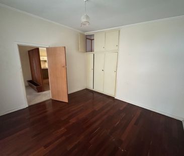 Large 3 Bedroom Family Home - Photo 5