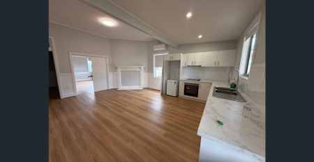 MODERN & PERFECTLY POSITIONED - Photo 5