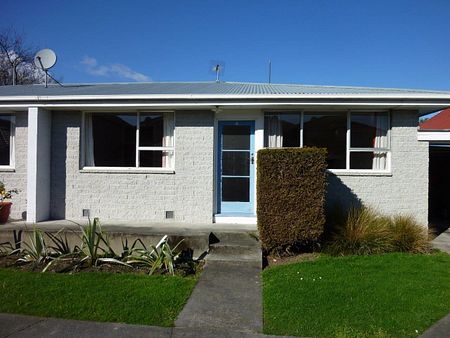 Neat & Tidy Two Bedroom in Riccarton - Photo 2