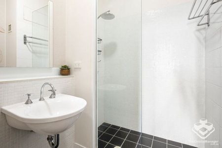 Charming 3 bedroom Woolstore - Photo 5