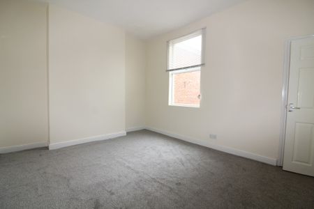2 Bedroom Mid Terraced House - Photo 5