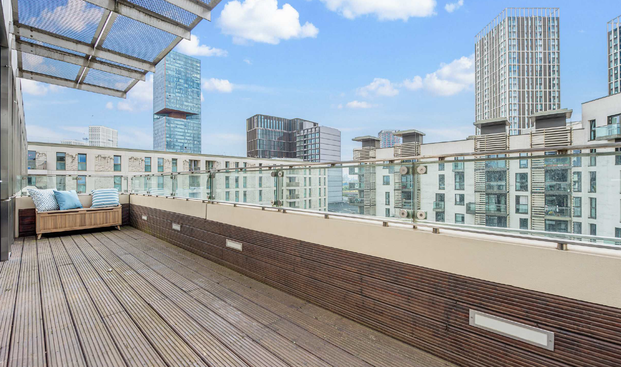 Modern 2 Bedroom Flat in Stratford with Large Balcony - Photo 1