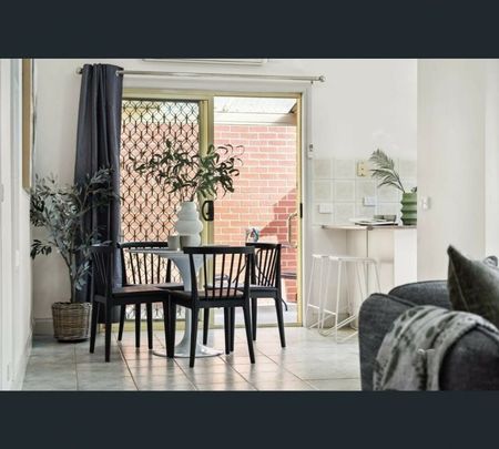 Convenience & Comfort in the Heart of Sunbury! - Photo 2