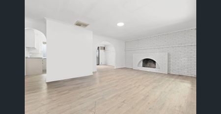 Comfortable Family Home in Leafy Redwood Park - Photo 3