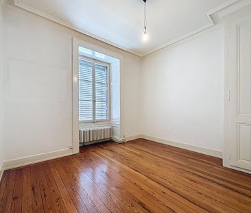 EAUX-VIVES - Sublime appartement de 8 pièces vue Jet-d'Eau - Photo 3