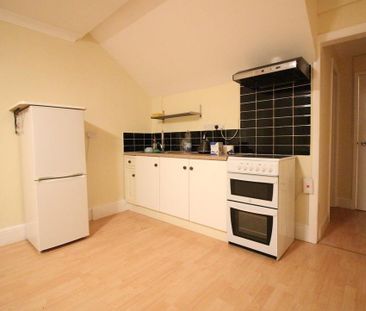 Chertsey Bridge Road, Chertsey - Photo 2