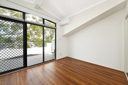 Modern Apartment With Secure Parking - Photo 3