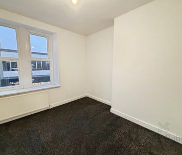 3 bedroom apartment to rent - Photo 2