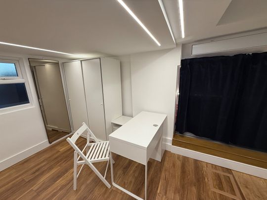 1 Bed Flat, Chapter Road, NW2 - Photo 1