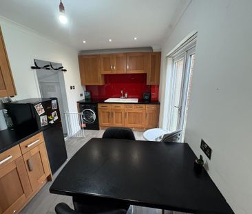 3 bedroom end of terrace house to rent - Photo 5