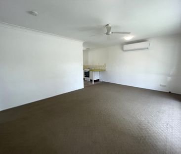 4 bedroom home in the heart of Budgewoi - Photo 1