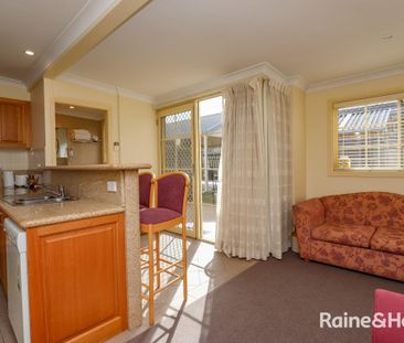 Fully Furnished Semi - Available Now!!! - Photo 1