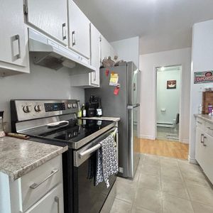 4 1/2 chauffer, éclairé, stationnement - Photo 2
