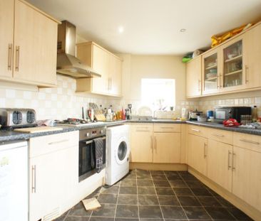 1 bedroom in a flat share to rent - Photo 1