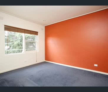 1 bedroom plus study & air con!! - Photo 3