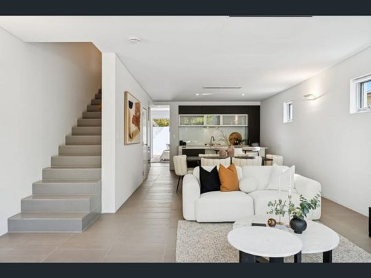 Light-Filled Unfurnished 3 Bedroom, 3 Bathroom Townhouse in Subiaco - Photo 1