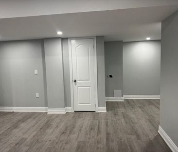 For Lease - 534 Daniel Clark Way, Oakville, Ontario - Photo 2