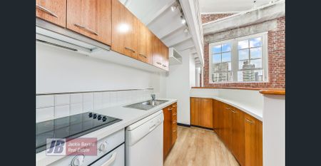 UNIQUE CHARACTER FILLED W’STORE - Photo 5