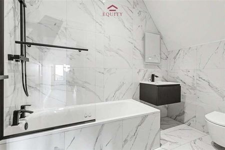 Bullsmoor Lane, Enfield, EN3 - Photo 2