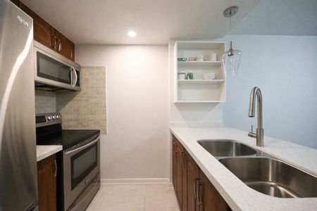 For Lease - 7 Bishop Avenue Unit# 517, Toronto, Ontario - Photo 4