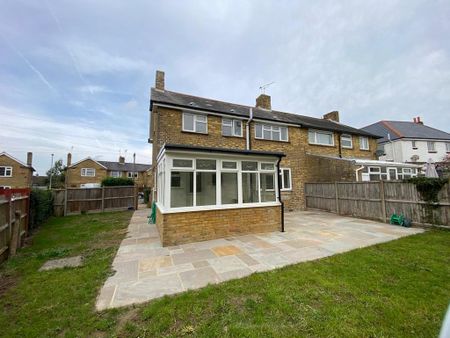 3 bedroom semi-detached house to rent - Photo 3