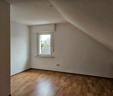 Moderne Dachgeschosswohnung im Grünen - Photo 1