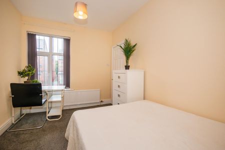 6 bedroom end of terrace house to rent - Photo 5