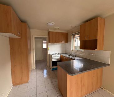 SPACIOUS THREE BEDROOM UNIT! - Photo 6